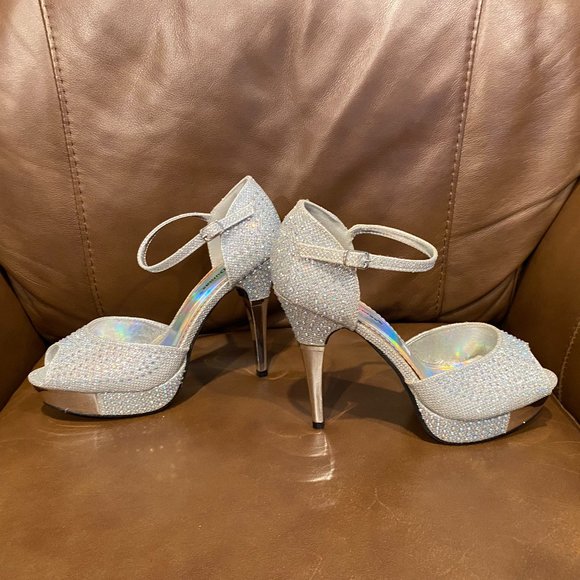 Pierre Dumas Rhinestone Wedge Sandal GORGEOUS! Size 7 Silver - Picture 6 of 11